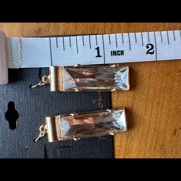 🌻 Traci Lynn gold tone earrings with rectangle clear gemstones. - Picture 2 of 3